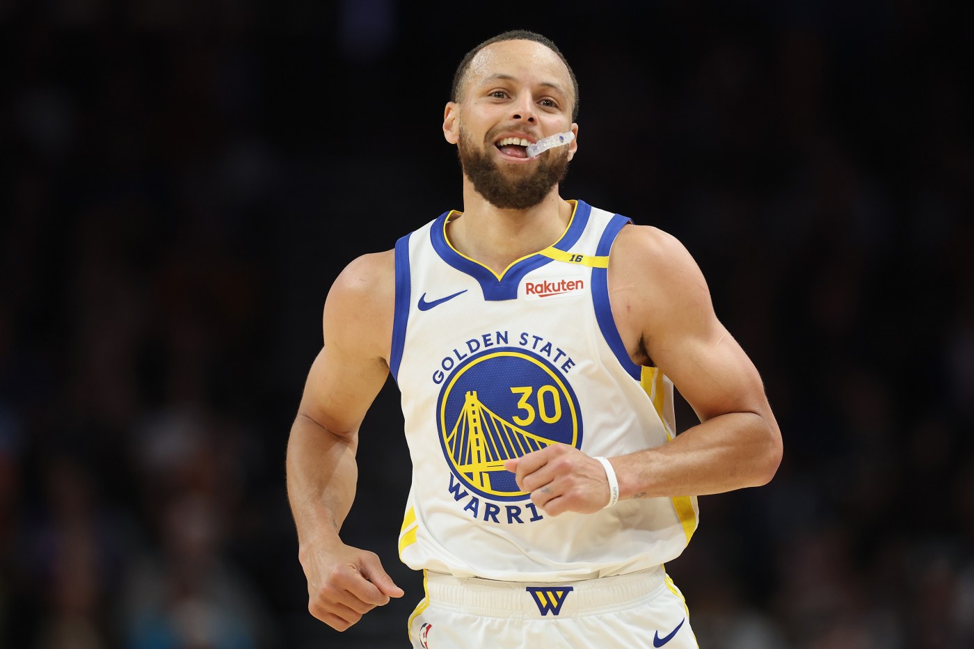 Steph Curry bounces back, Warriors rout Durant-less Suns