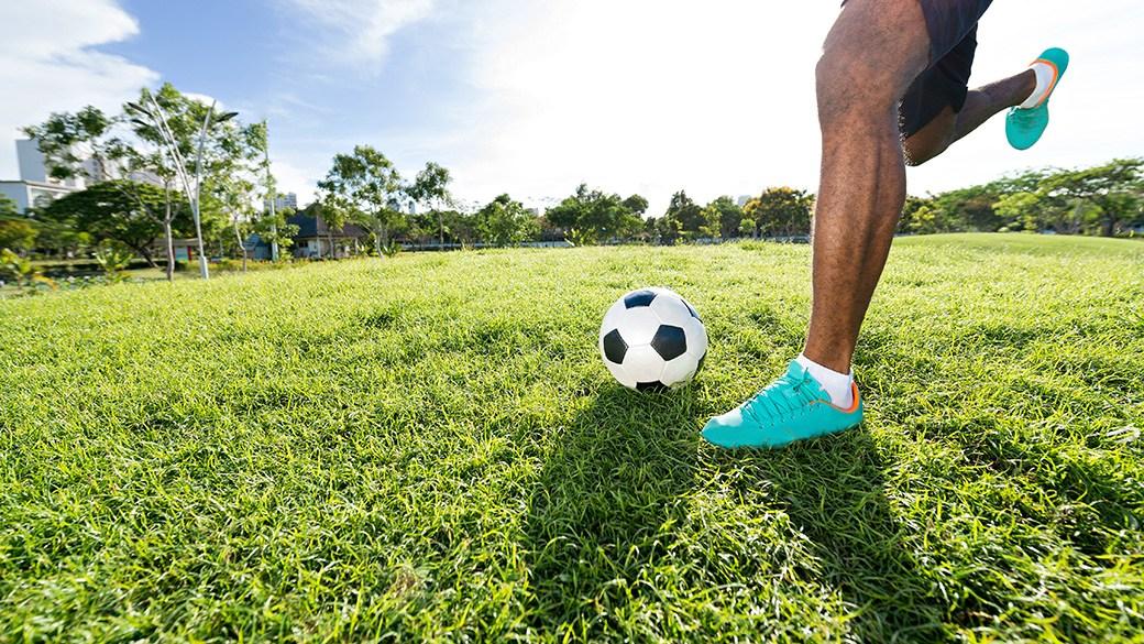 Play your best with top-rated men’s soccer cleats