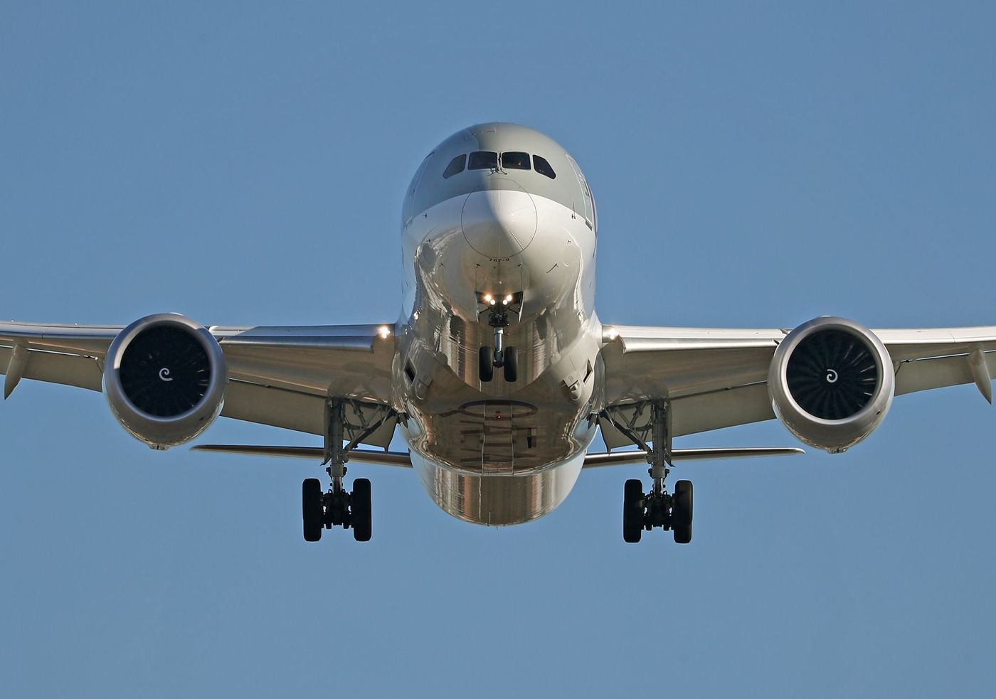 Boeing closes in on Airbus with strong first-quarter deliveries