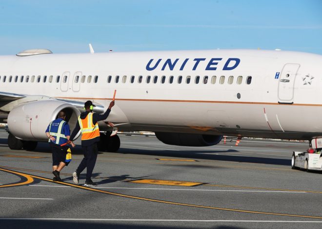 Two United Airlines flights touch wingtips at San Francisco International Airport