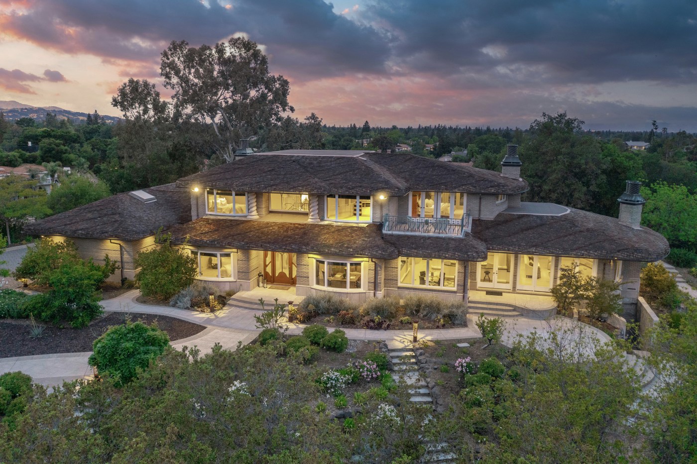 Magnificent 360° View Estate Crafted for Modern Living