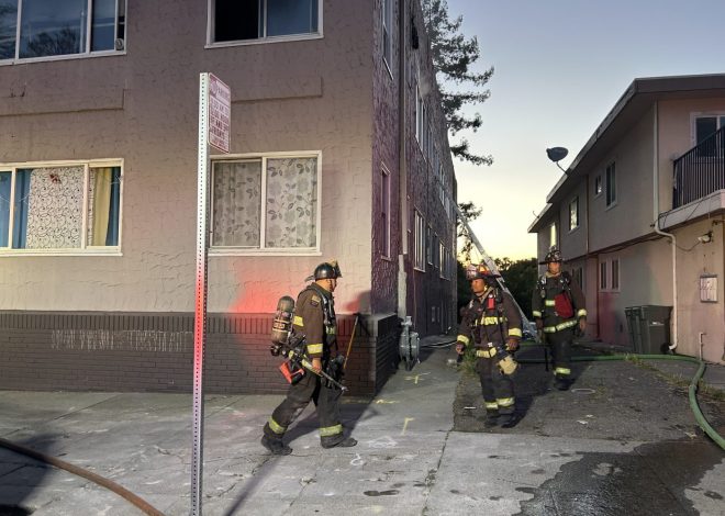 Father, child safely rescued from Oakland apartment fire