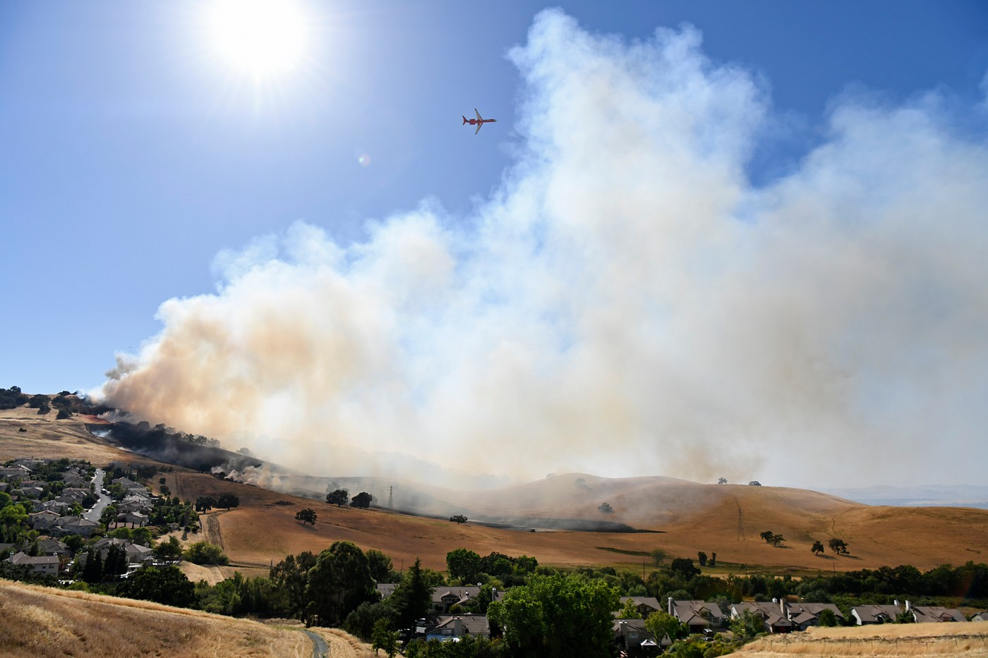 Fire crews fight wild fire near Mount Diablo