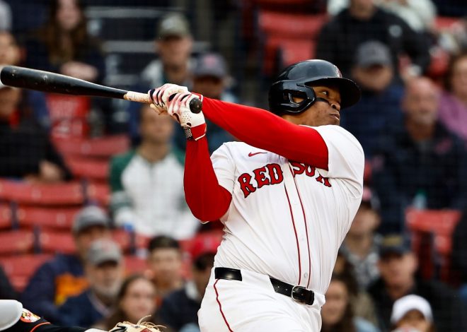 SF Giants acquire star third baseman Devers for Hicks, Harrison (report)