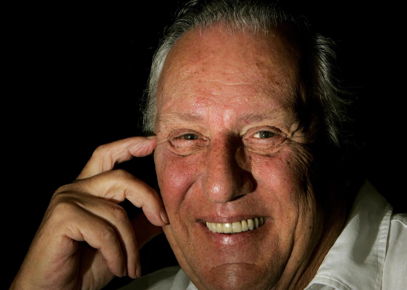 Frederick Forsyth dies at 86; British author wrote acclaimed thrillers, including ‘Day of the Jackal’