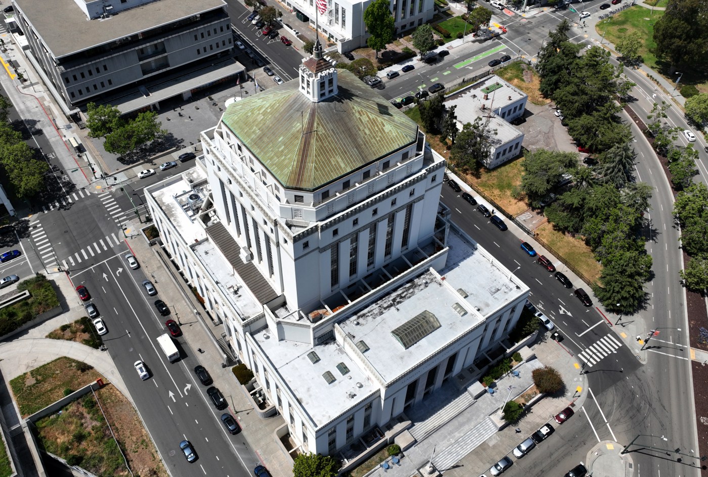 Alameda County jurors get pay cut: Daily rate dropping from $100 to $15 after state cuts funding
