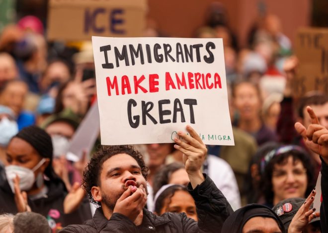 Hundreds attend Oakland vigil to show solidarity with immigrants