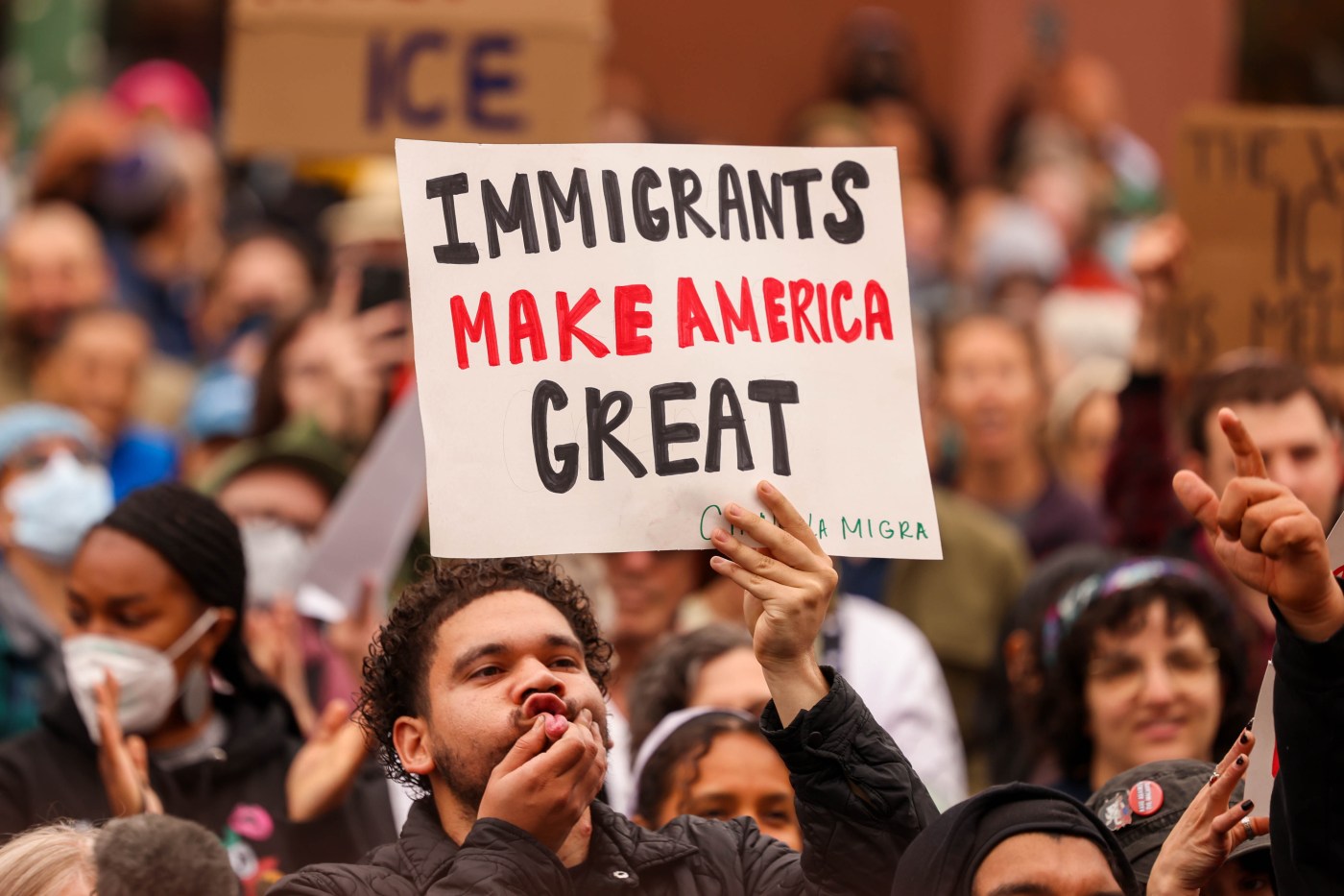 Hundreds attend Oakland vigil to show solidarity with immigrants