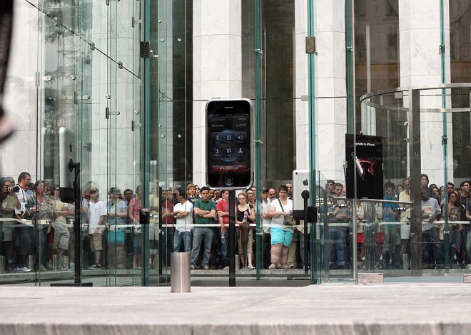 Today in History: June 29, Apple releases the first iPhone to consumers