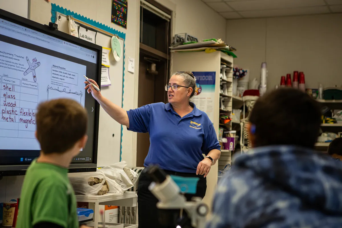 It’s expensive to become a teacher in California. This bill would pay those who try