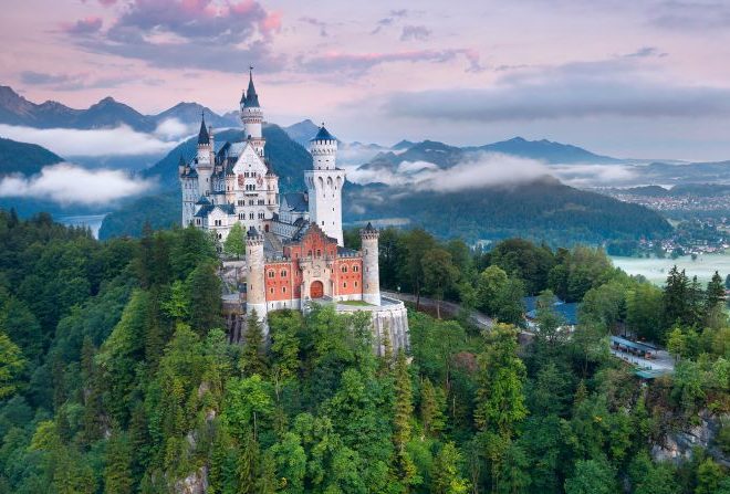 21 of the most beautiful castles in the world