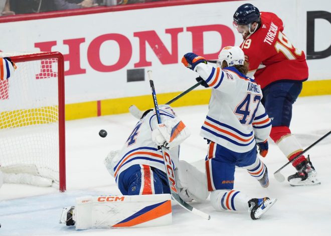 Panthers build and then squander a 3-goal lead against Oilers in Game 4 of Stanley Cup Final