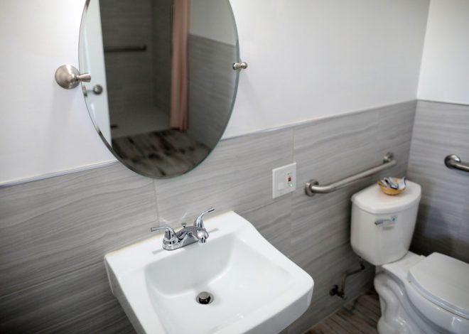 Oakland man charged with pimping in undercover hotel sting