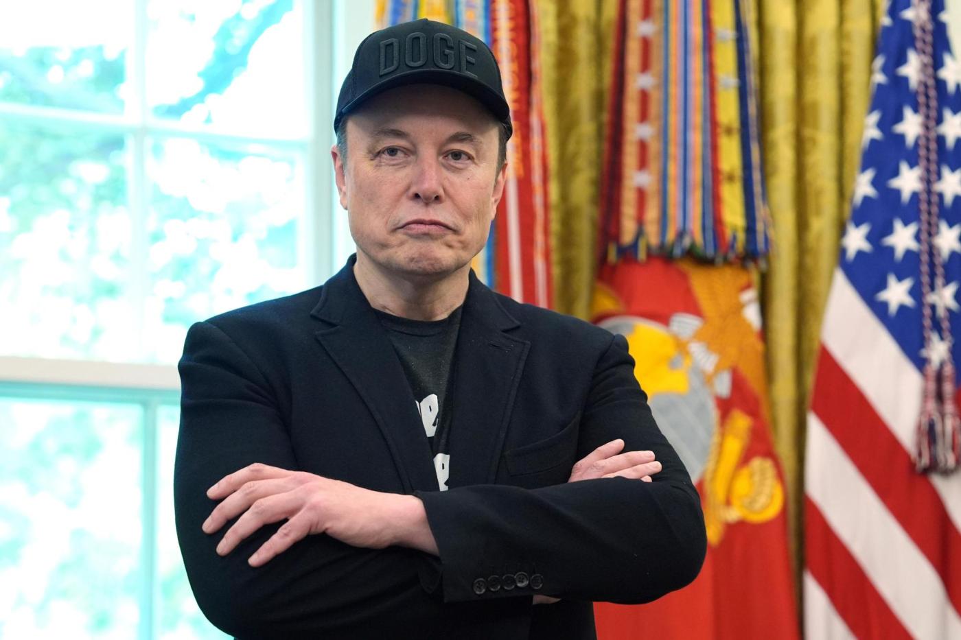 Letters: Government must end payouts to Elon Musk