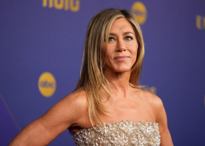Jennifer Aniston, hypnotist beau ‘cuddled’ during Big Sur getaway: report