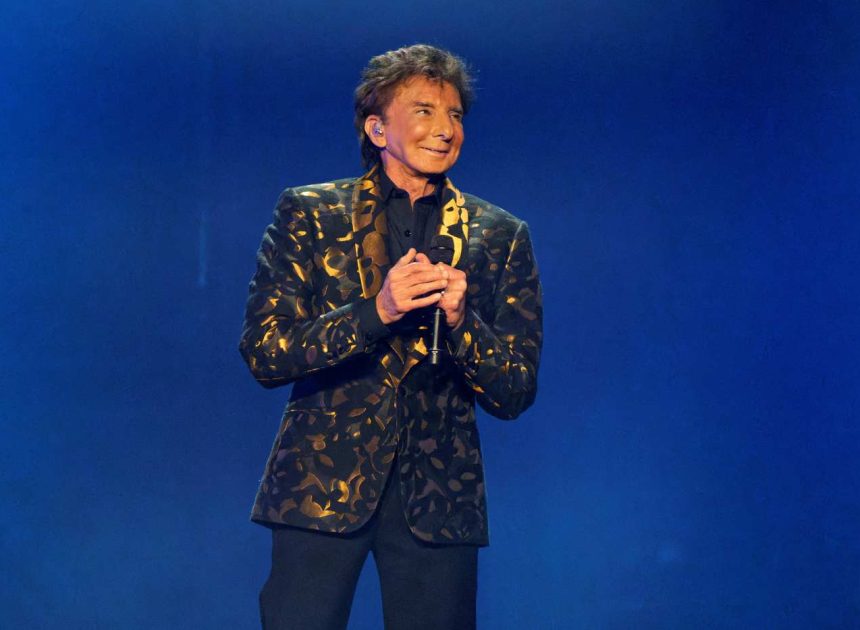 Pop superstar gives it his all for ‘fanilows’ in Oakland